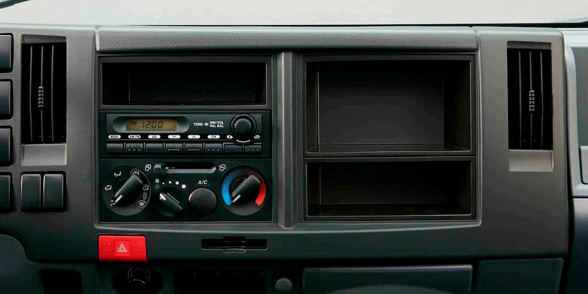 Camión npr 816 amt panel interior